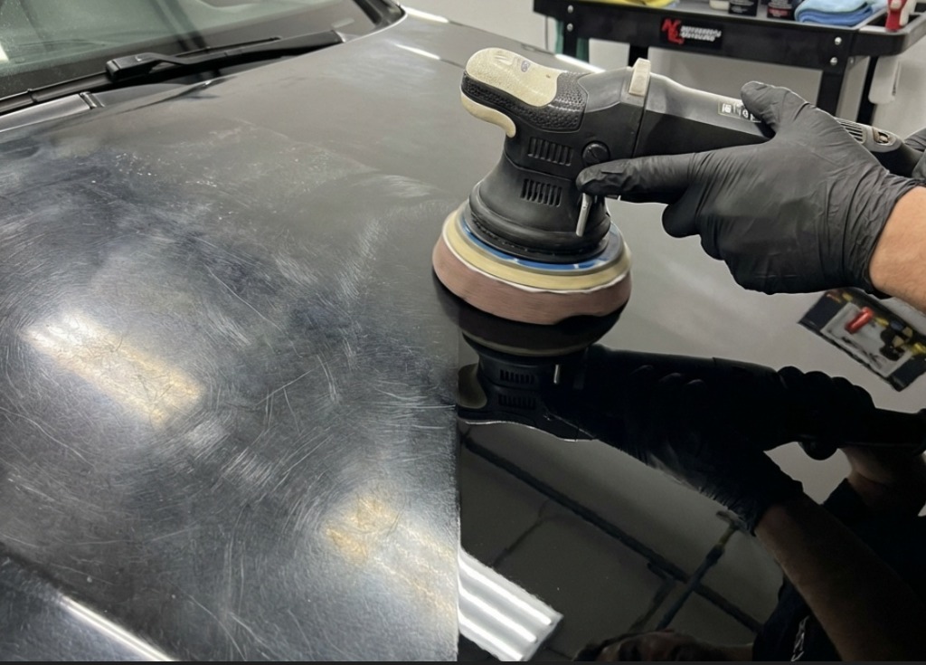 Pulido de pintura y eliminación de rayas carrocería Santiago - detailing profesional a domicilio